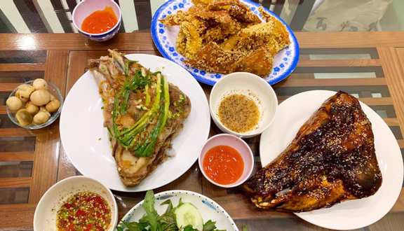 Cơm Đùi gà chiên mắm - chả trứng hấp