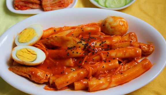 Mì cay kim chi xúc xích Đức