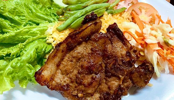 Cơm gà quay đùi khổng lồ