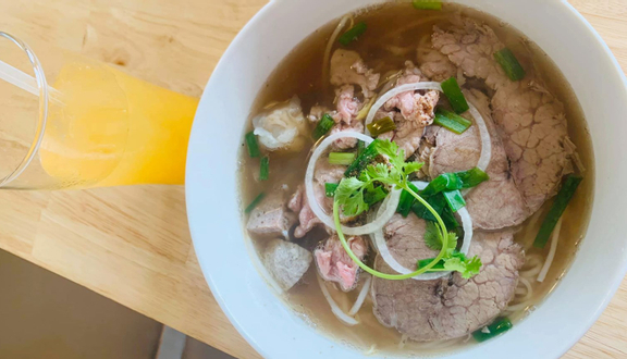 Cơm Gà Chặt Miếng Sốt Tiêu