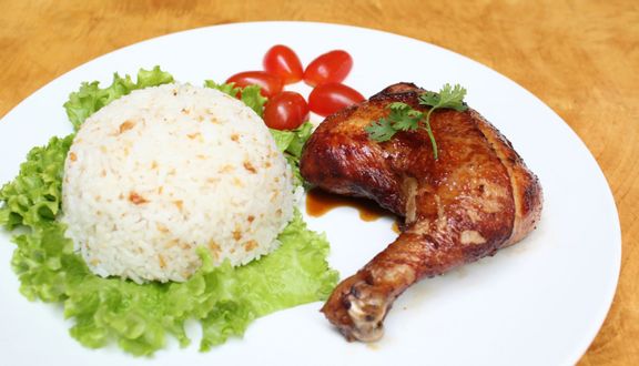 Cơm  Thịt Heo Tôm Rim Trứng Cút + Milô Đá