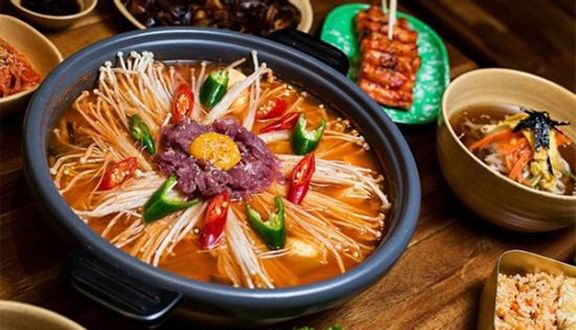 Cái Cửa Xanh - Bánh Cuốn & Buffet Lẩu Tự Chọn