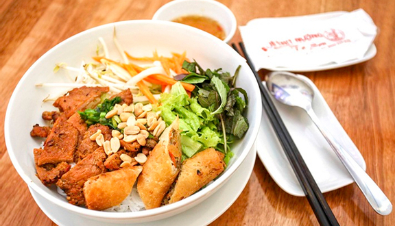 Bún Thịt Nướng Tứ Sơn - Sư Vạn Hạnh