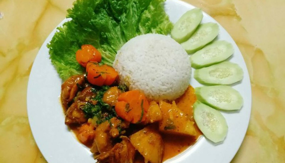 Cơm Gà Kho Sả Ớt