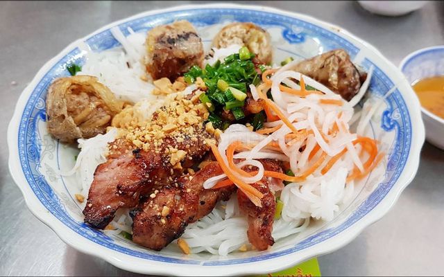 Bún Thịt Nướng, Gỏi Cuốn & Hủ Tiếu - Chợ Phú Nhuận