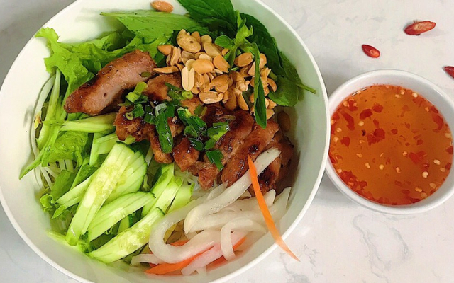 Cơm tấm sườn bì chả