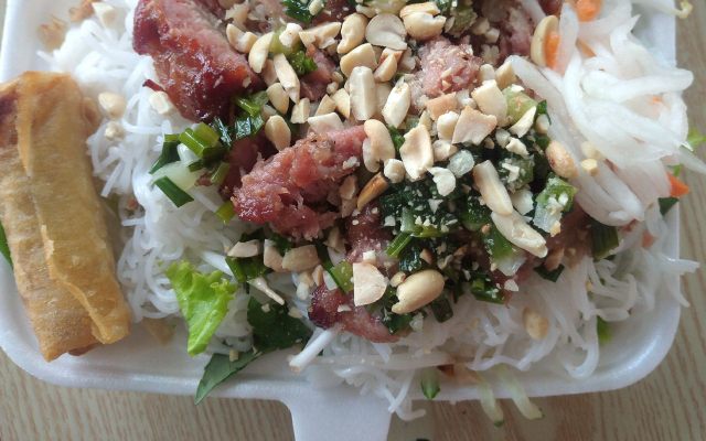 Bún chả giò
