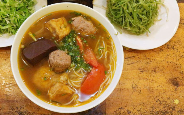 Bún riêu chả cua