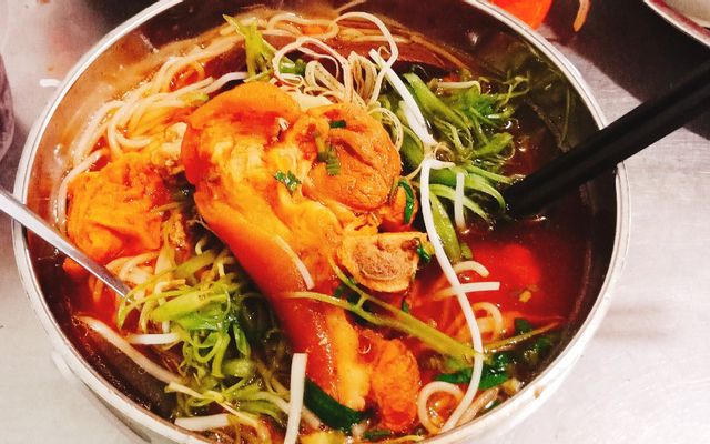 Canh bún giò heo