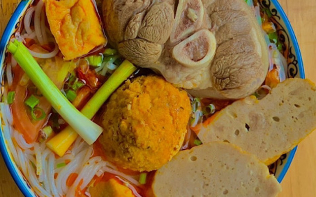 Bún mọc chả tô đặc biệt
