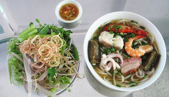 Bún Mắm & Xiên Que