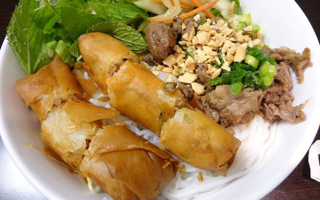 Bún chả giò
