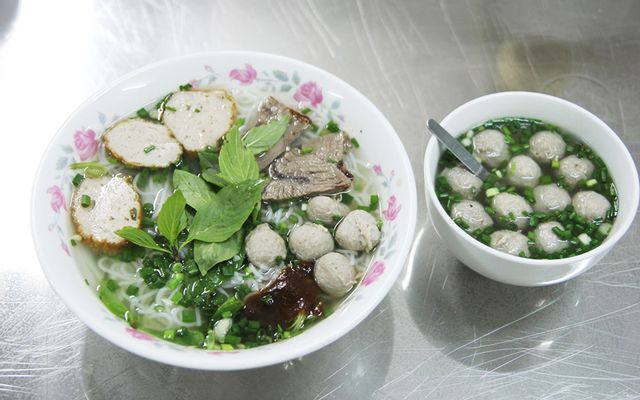 Bún bò viên, chả chiên