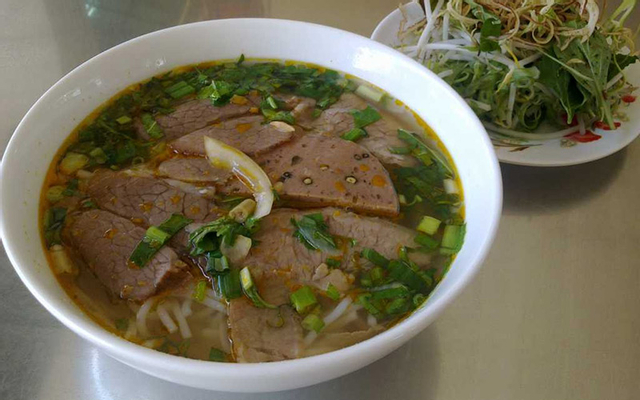 Bún bò chả cua