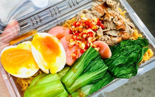 Combo: 4 Phần Mì Hải Sản + 1 Phần Mì Bò Trứng