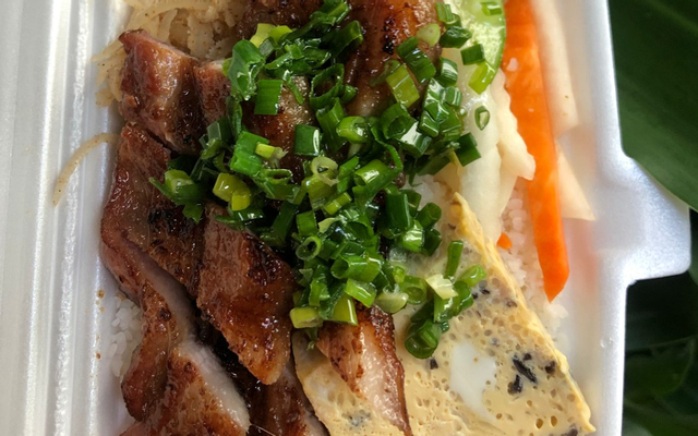Cơm gà + chả