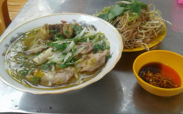 Bún bò gân