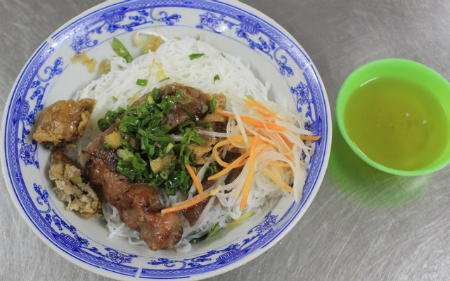 Bò Nướng Lá Lốt & Bún Nem Nướng - Nguyễn Văn Cừ