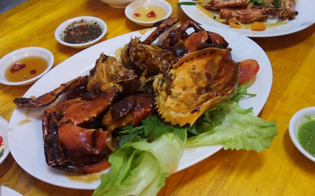 6 Đời Út Thuận - Gà & Các Món Hải Sản
