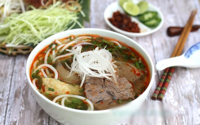 Bún bò đặc biệt