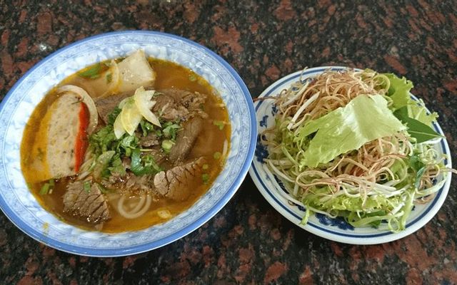 Bún bò gân