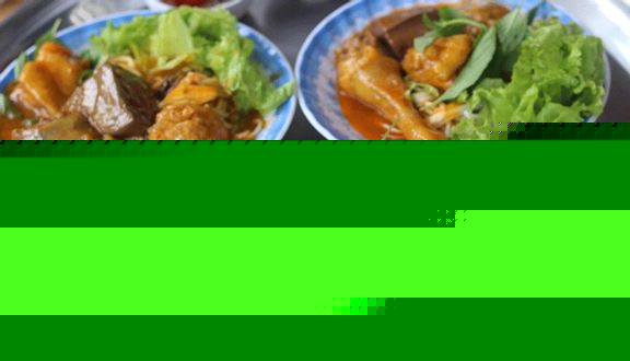 Bún cá chấm giòn