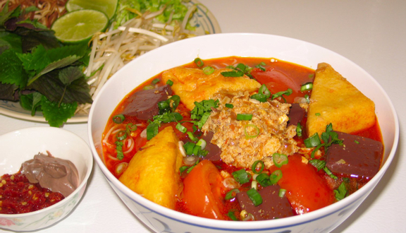 Bún Bò & Bún Riêu Tư Xe