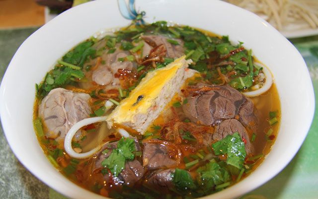 Bún bò đặc biệt có giò