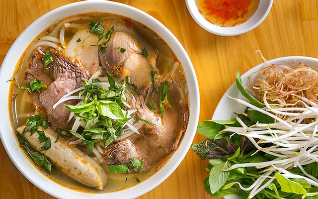 Bún Bắp Bò, Giò Heo & Chả Cua