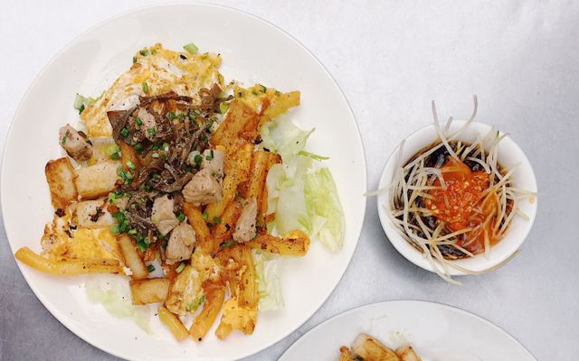 Bột nui trứng thịt