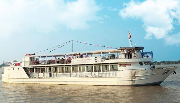 Du Thuyền Vạn Phát
