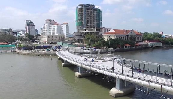 Cầu Đi Bộ Cần Thơ