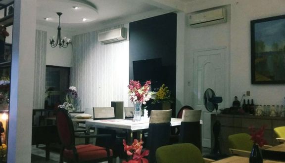 Black Owl Coffee & Lounge