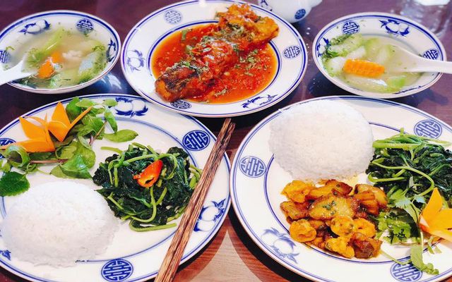 Quán Ven Hồ - Cơm Ngon, Hải Sản & Đồng Quê