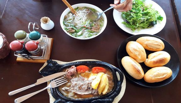 Hanamizuki Restaurant & H' Century Bar