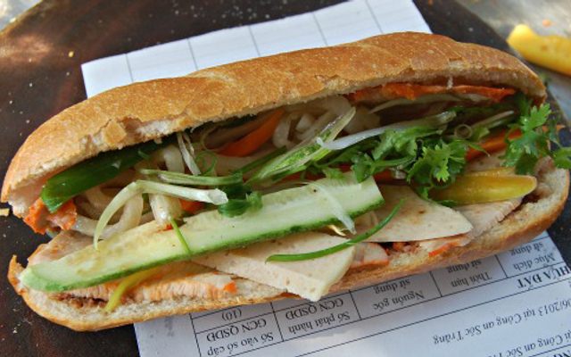 Cô Thuý - Bánh Mì 
