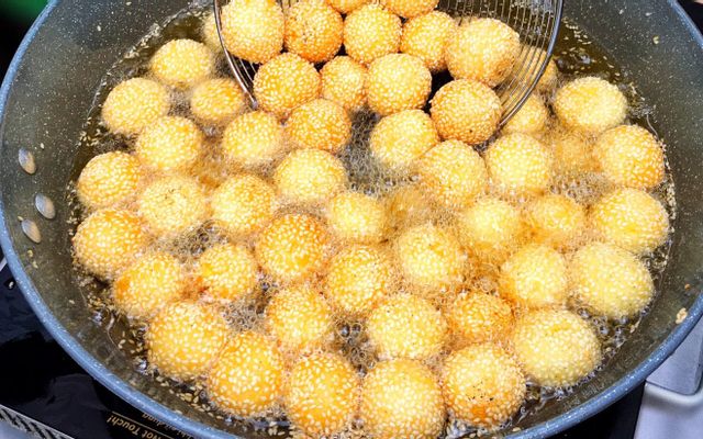 Cô Huệ - Bánh Rán Lúc Lắc