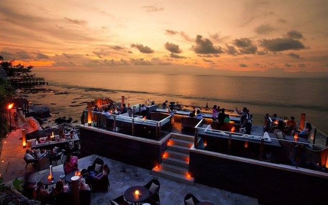 Cat Ba Sky Bar - Sea Pearl Catba Hotel