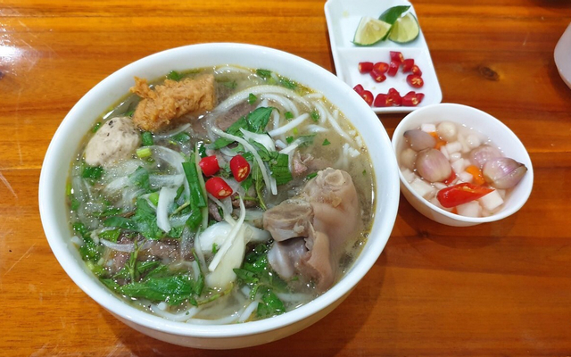 Móng Giò Thêm