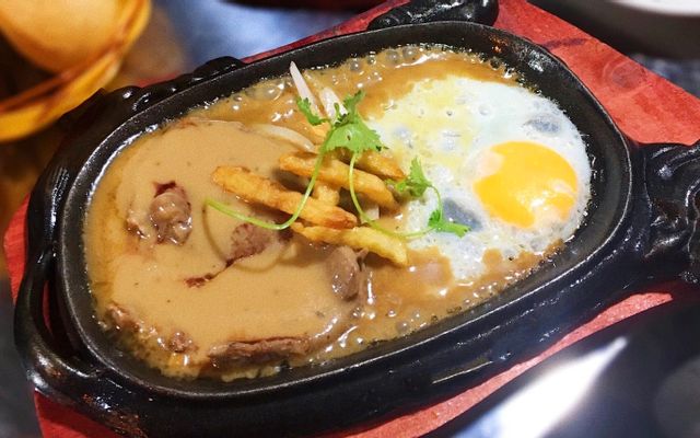 Bò Bít Tết & Bánh Mì Chảo - Cát Cụt