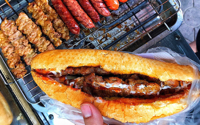 Bánh Mì Thịt Xiên Nướng - Mê Linh