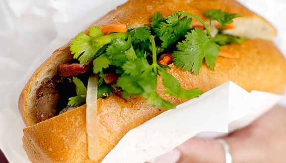 Cô Tâm - Bánh Mì Rau