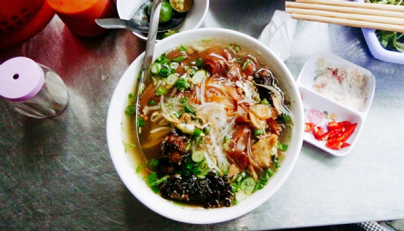 Bánh Đa Cua & Trứng Vịt Lộn - Cát Cụt