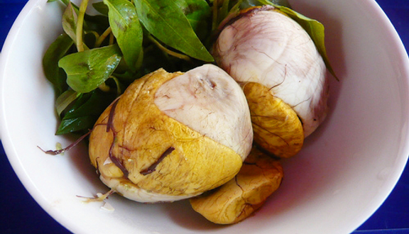 Bánh Cuốn, Trứng Vịt Lộn & Gà Tần - Cổng Sân Máy Tơ