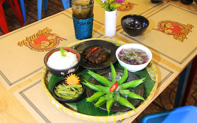 Chả giờ mẹ  ỉn