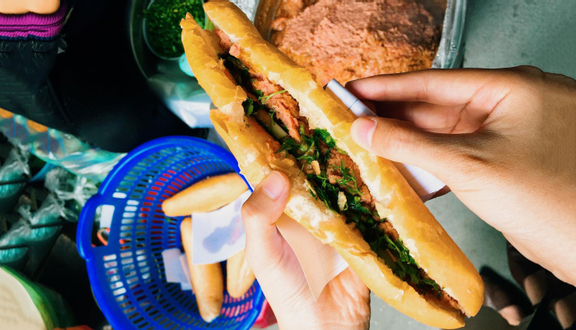 Bánh Mì Pate Rau