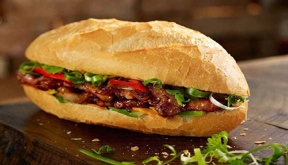 Bánh mì jambon trứng fomai vừa
