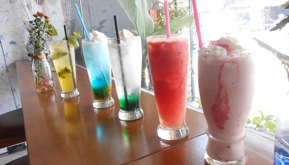BB's Cafe - Food & Drink