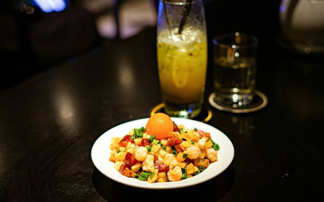 Bắp xóc trứng muối lạp xưởng