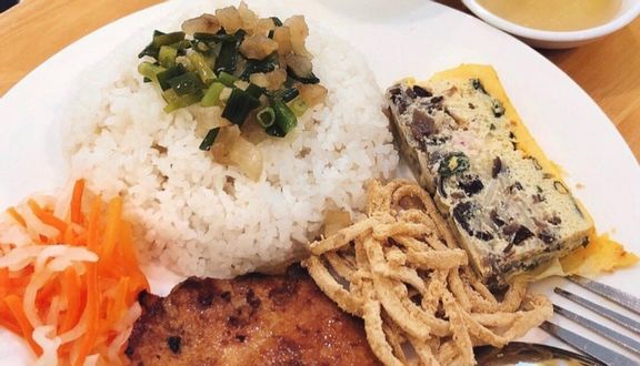 Cơm tấm sường chả hấp